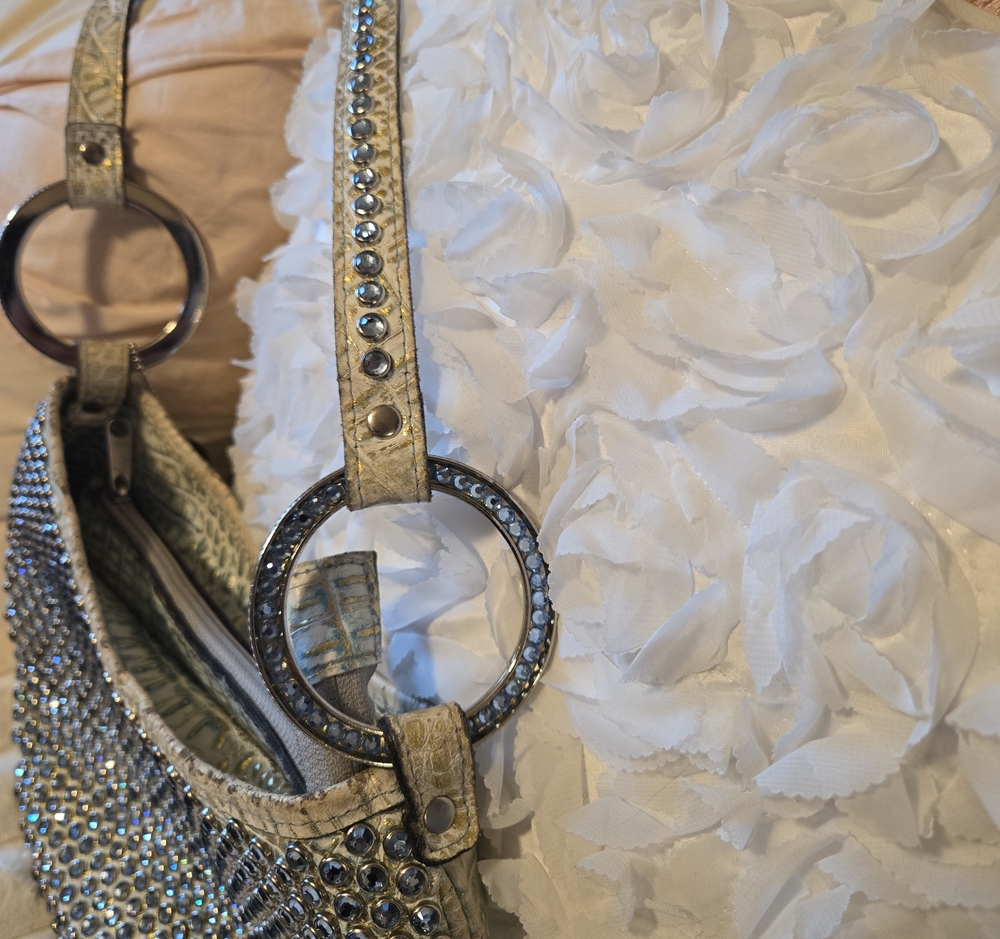 Raviani Handbag - Picture 2 of 8